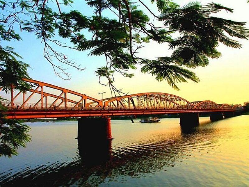 Sông Hương thơ mộng trong Tour Đà Nẵng đi Huế