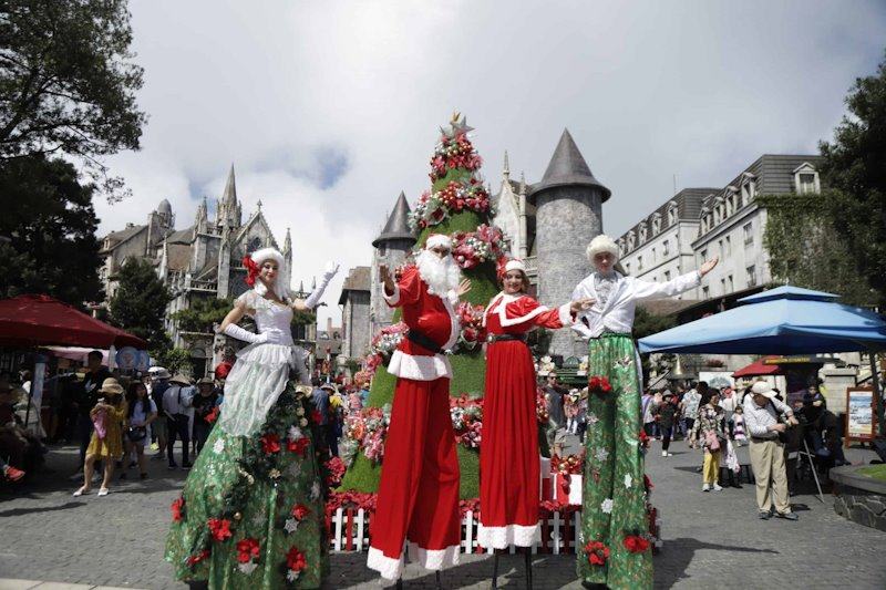 Enjoy the colorful winter festival in ba na hills
