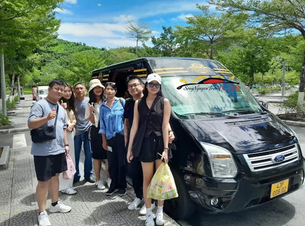 Da Nang budget limousine car rental with driver to Ba Na Hills