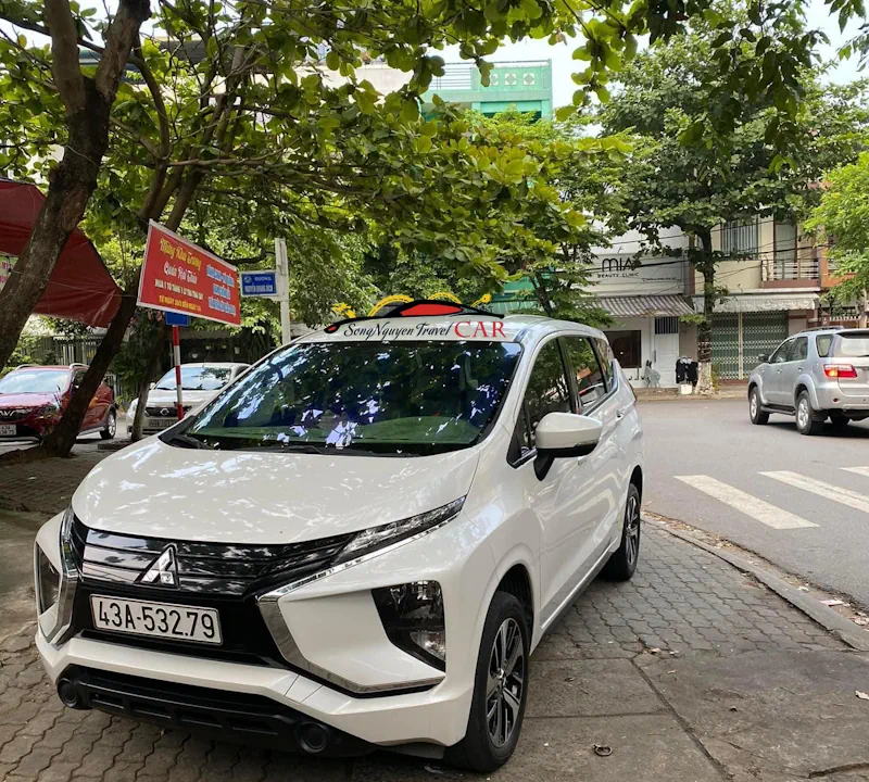 Xe dịch vụ 7 chỗ Đà Nẵng - Mitsubishi Xpander