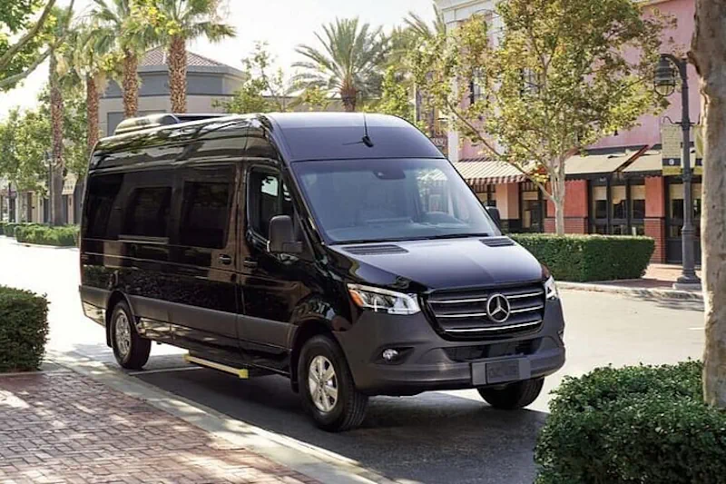 Xe 16 chỗ Đà Nẵng đi Hội An sang trọng - Mercedes Sprinter