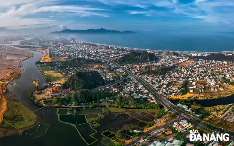 Ngũ Hành Sơn nổi bật với 5 ngọn núi đá vôi giữa lòng Đà Nẵng