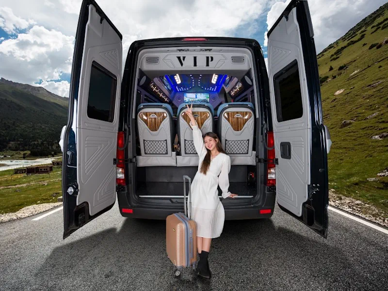 Khoang hành lý xe Limousine 12 chỗ cực kỳ rộng rãi