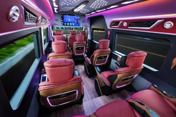 Nội thất xe Dcar Limousine 12 chỗ rộng rãi, sang trọng, đẳng cấp