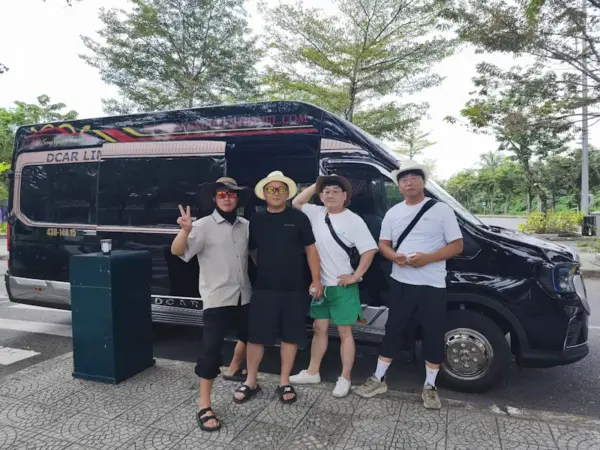 Xe 12 chỗ Dcar Limousine du lịch Đà Nẵng